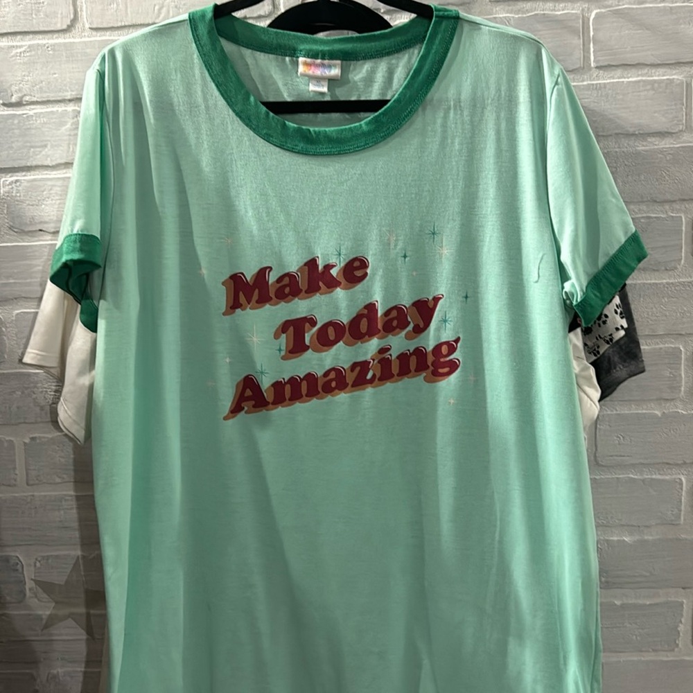 LuLaRoe’s Liv T